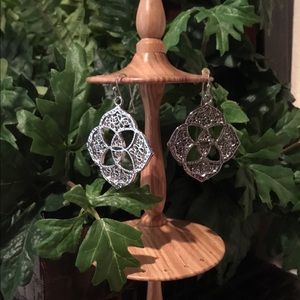 Kendra Scott Dawn Logo Medallion Earrings Silver